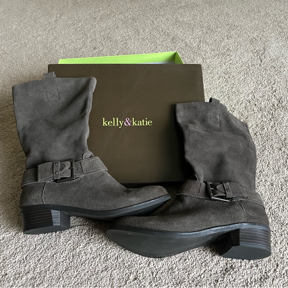 Kelly & Katie boots Sz 8.5